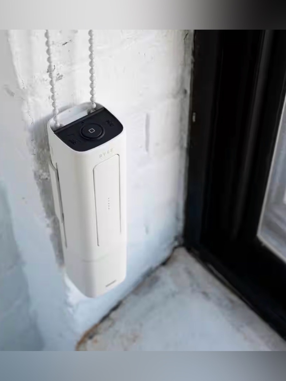 Ryse SmartShade with battery Pack window shade motor for window blind automation - Picture 4 of 8